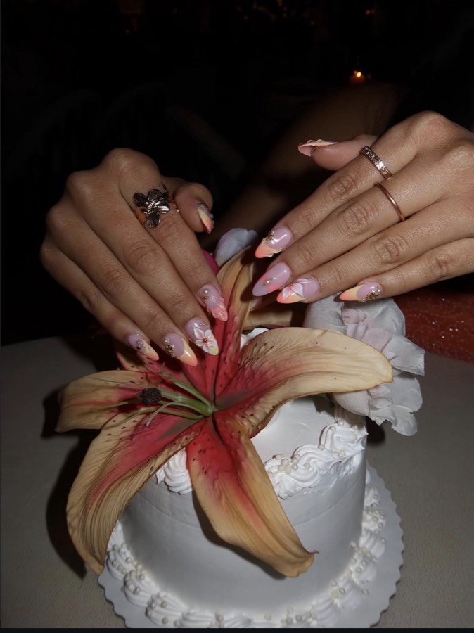 3D floral almond set with pearls and peach ombre